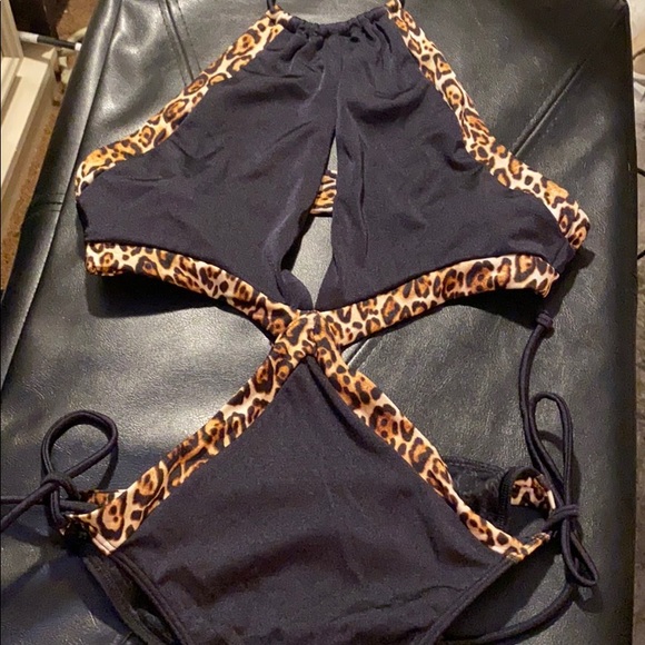 VICTORIA SECRETS SEXY SWIMSUIT - Picture 4 of 9